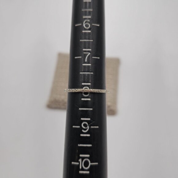 Size 8 Sterling Silver Textured Style Thin Band Ring A2943 - Picture 4 of 6